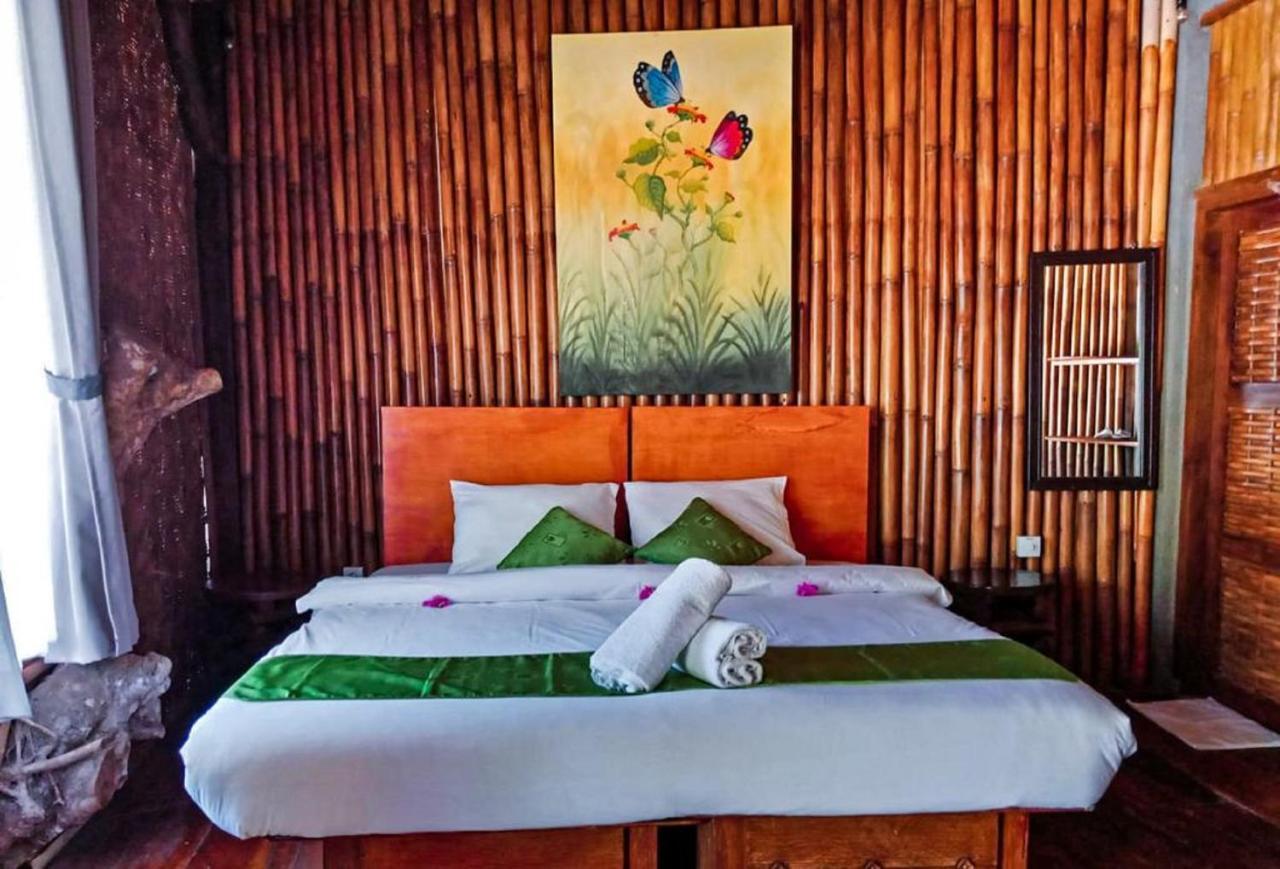 Вилла Gading Tree House Batununggul Экстерьер фото