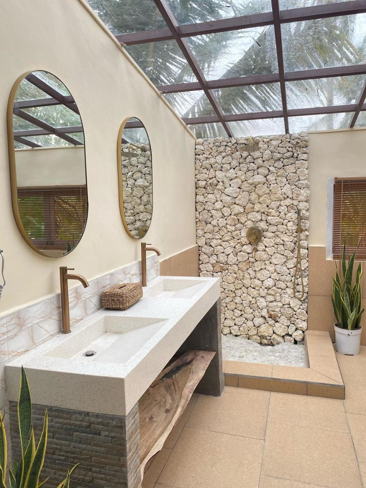 Вилла Gading Tree House Batununggul Экстерьер фото