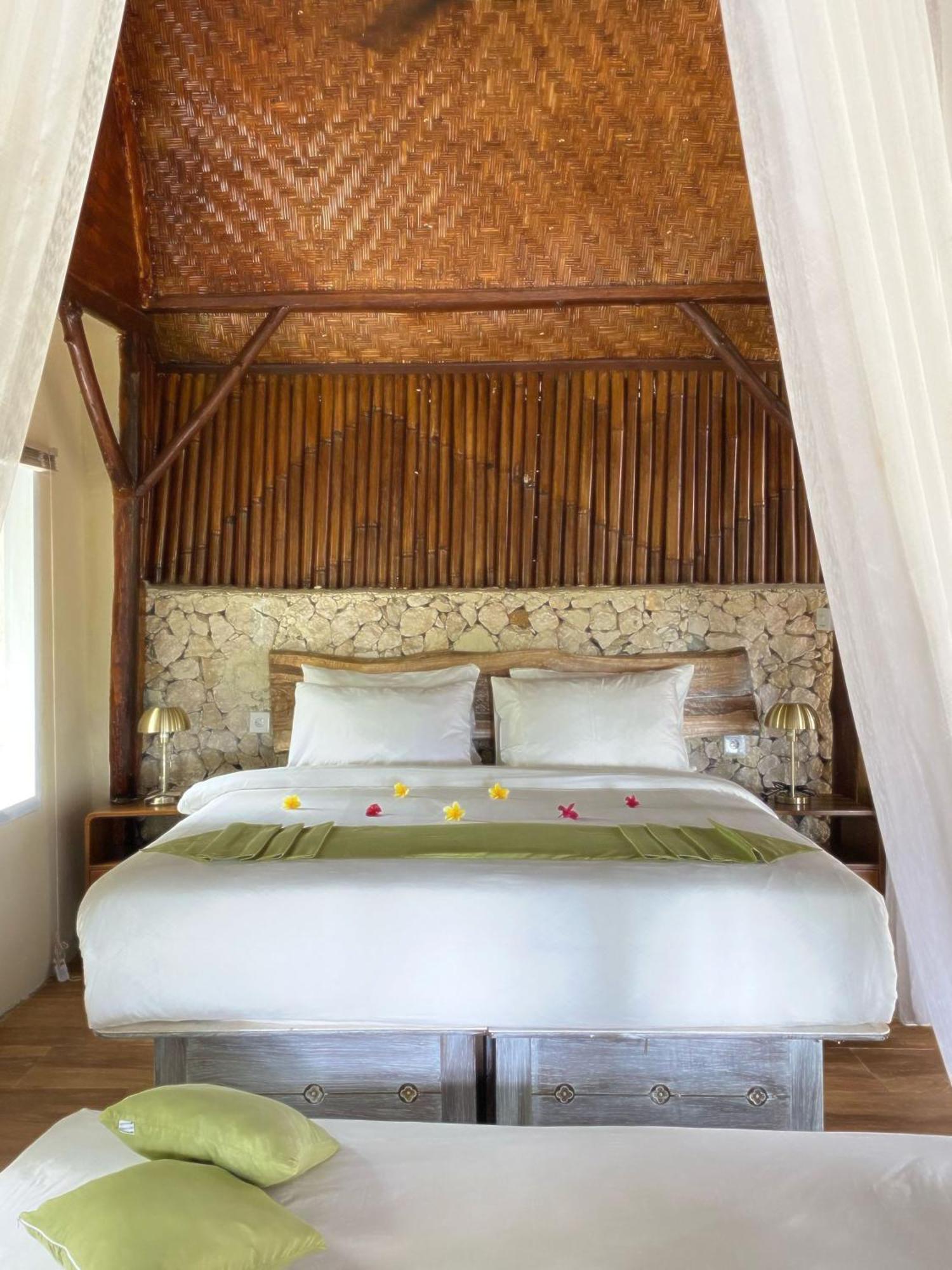 Вилла Gading Tree House Batununggul Экстерьер фото