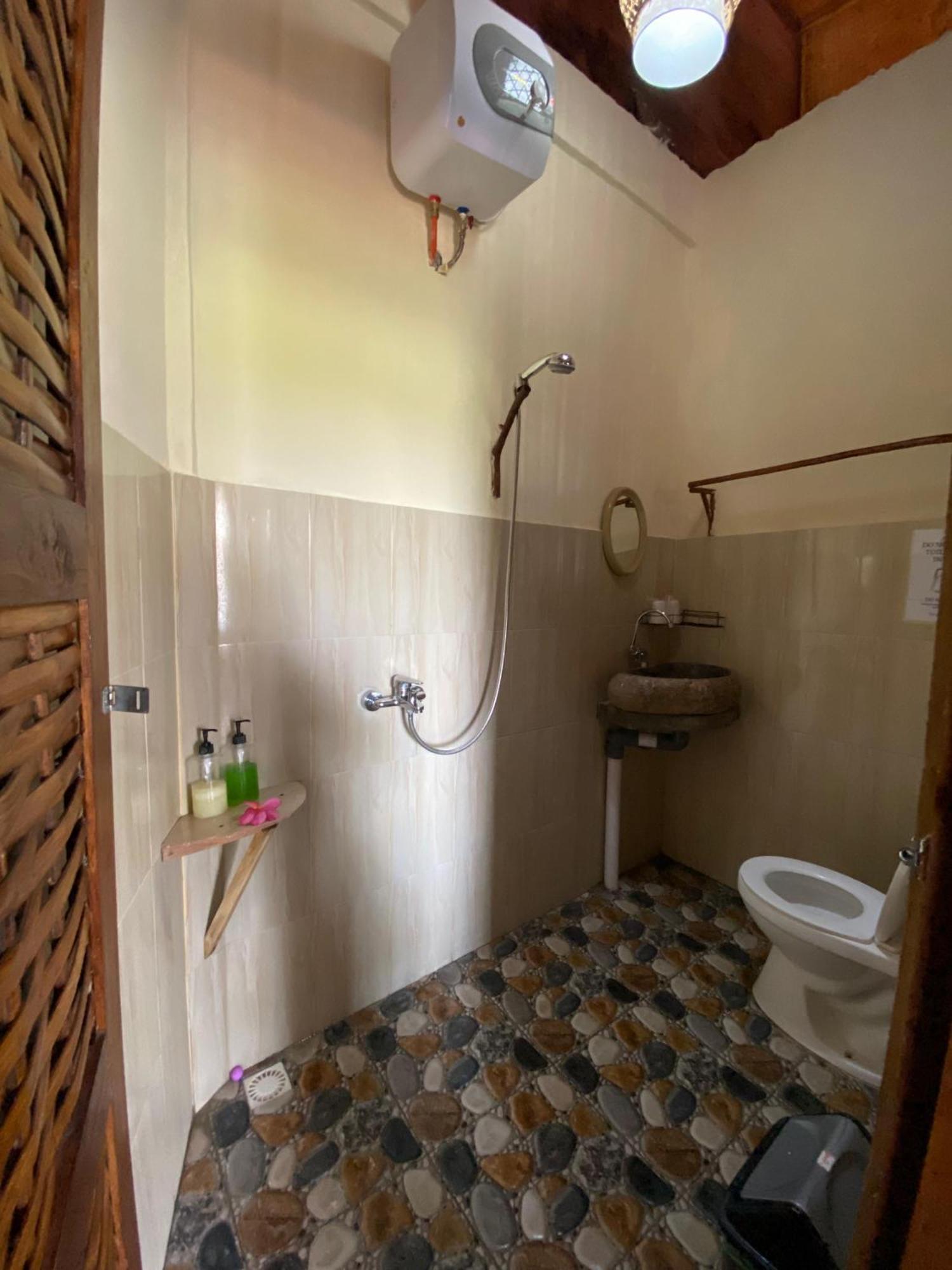 Вилла Gading Tree House Batununggul Экстерьер фото